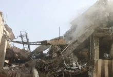 وإيران