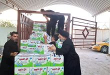 "كرم السجاد" توزع أكثر من 1000 كرتون مياه ومواد غذائية لمواكب الزائرين في الديوانية