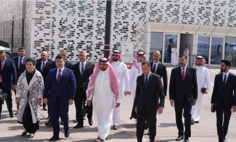 المحتجزين