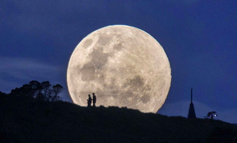 القمر العملاق