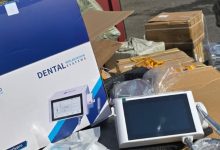 حاويات وشاحنات