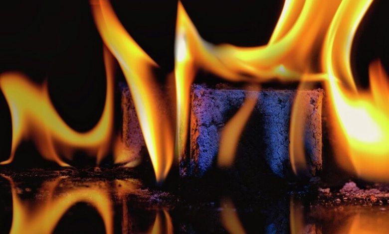 من البلاستيك